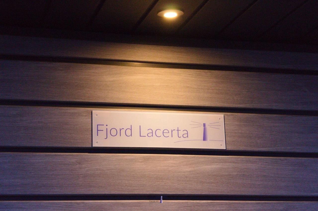 Hausboot Fjord Lacerta Mit Dachterrasse In Wendtorf Eksteriør billede